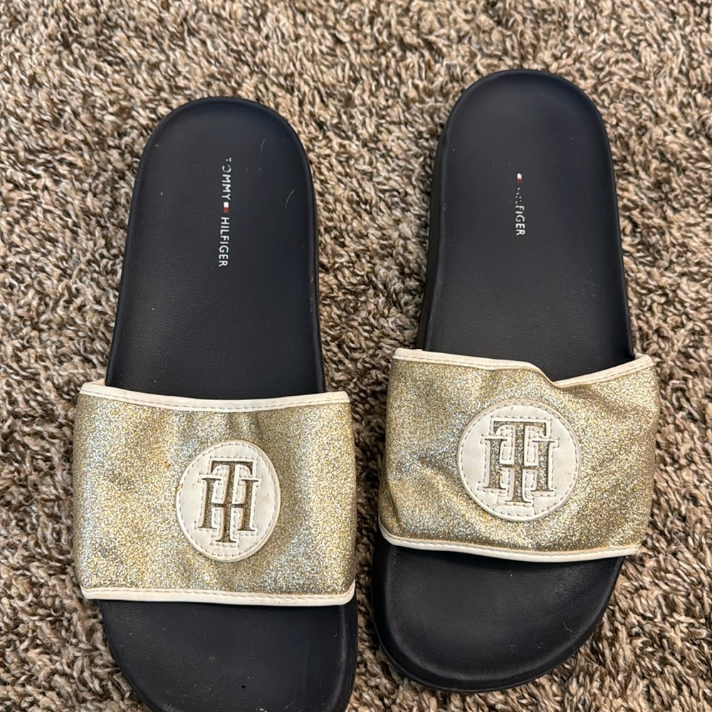 Woman’s size 9 Tommy Hilfiger slides